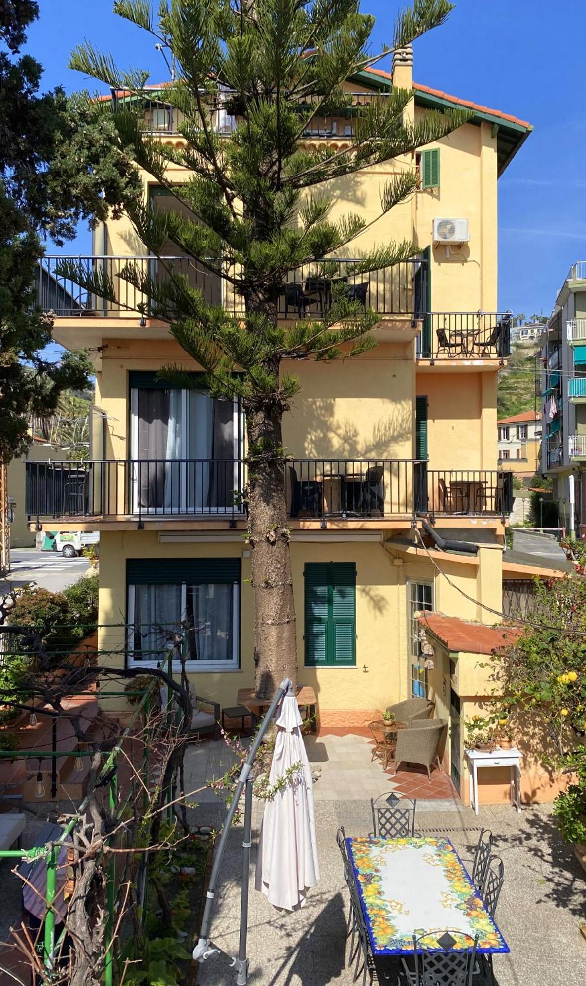 Hotel Lora Bordighera Exterior foto