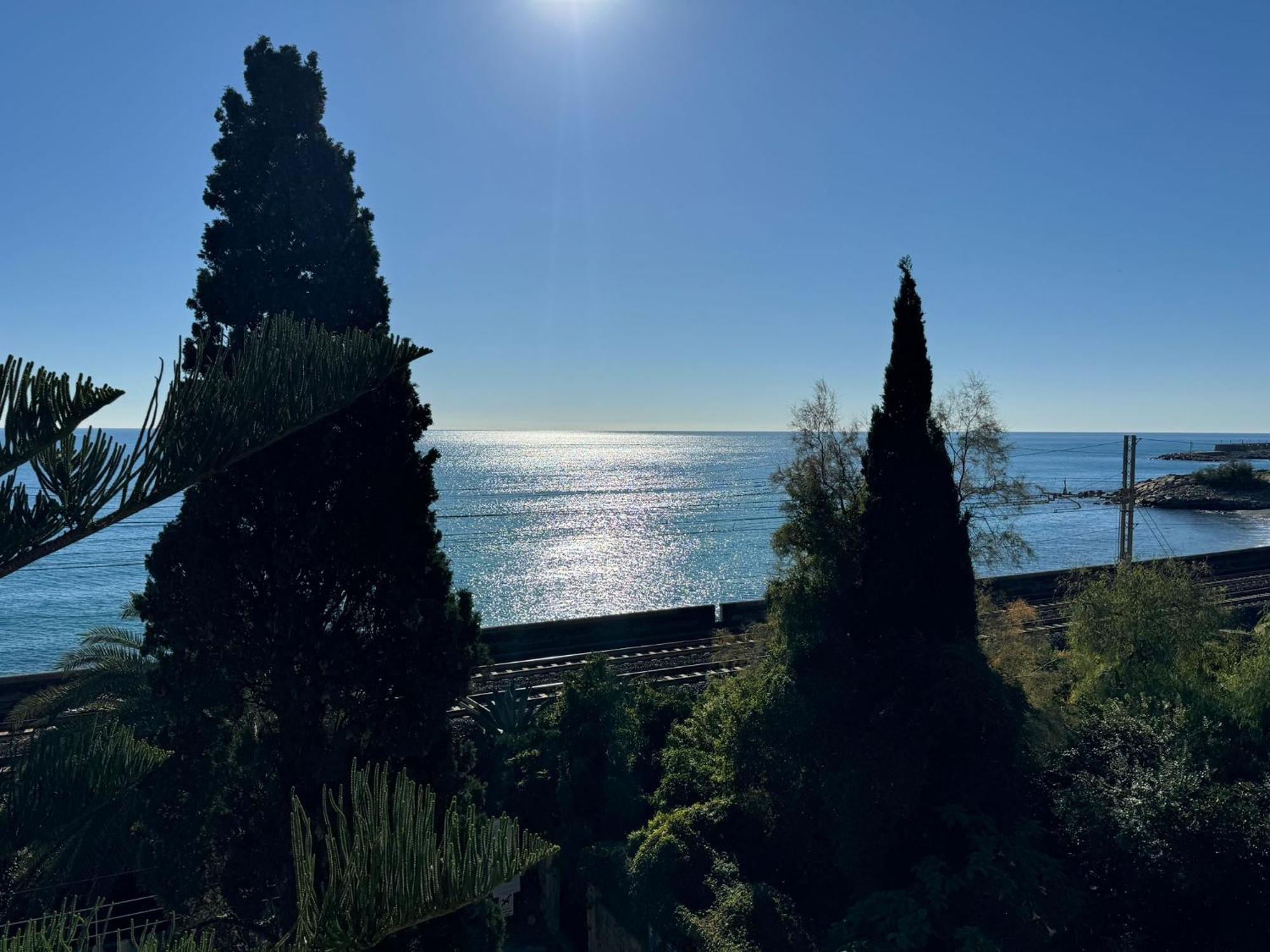 Hotel Lora Bordighera Exterior foto